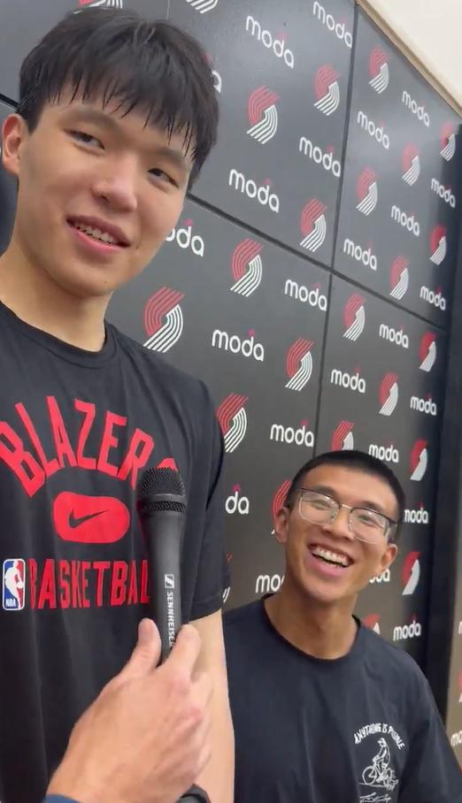 开拓者惹怒中国球迷！小杨受伤坐飞机却不让上，带伤下放没法打球